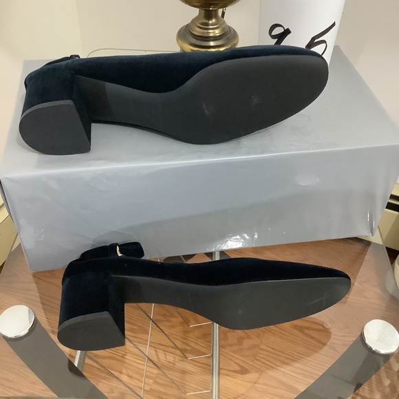 Everlane Velvet Day Heels - Picture 7 of 10